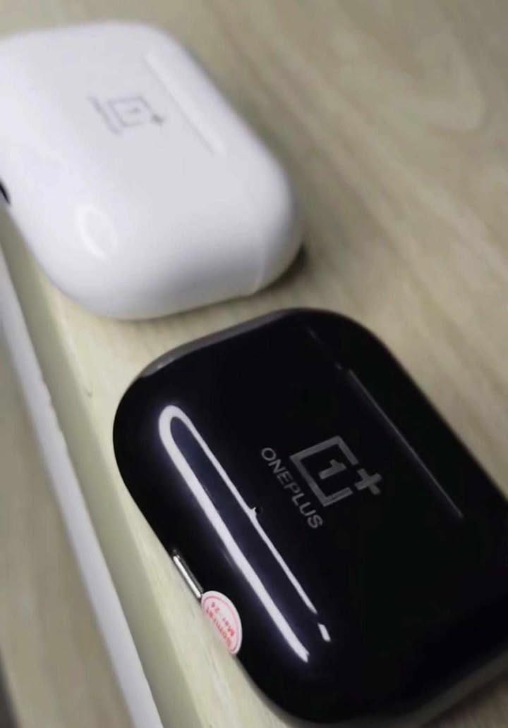 One Plus Airpods Pro | Cover Gift - Image 2