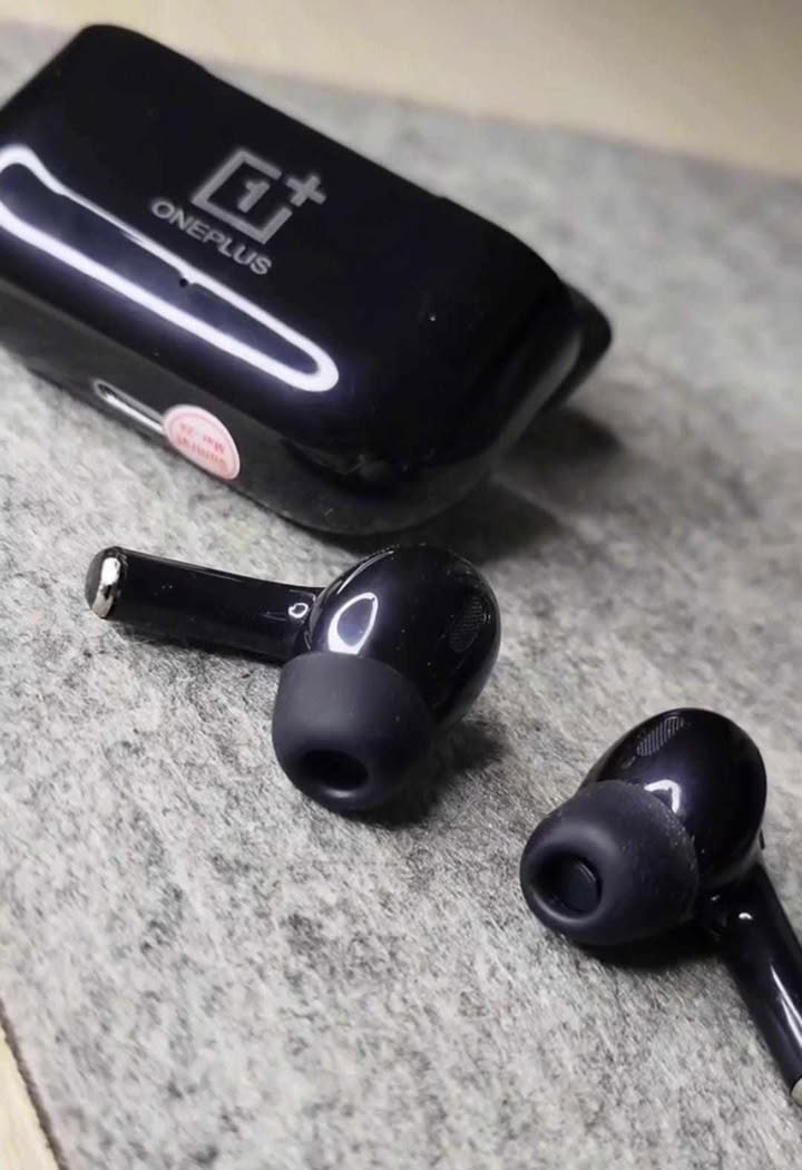 One Plus Airpods Pro | Cover Gift - Image 4